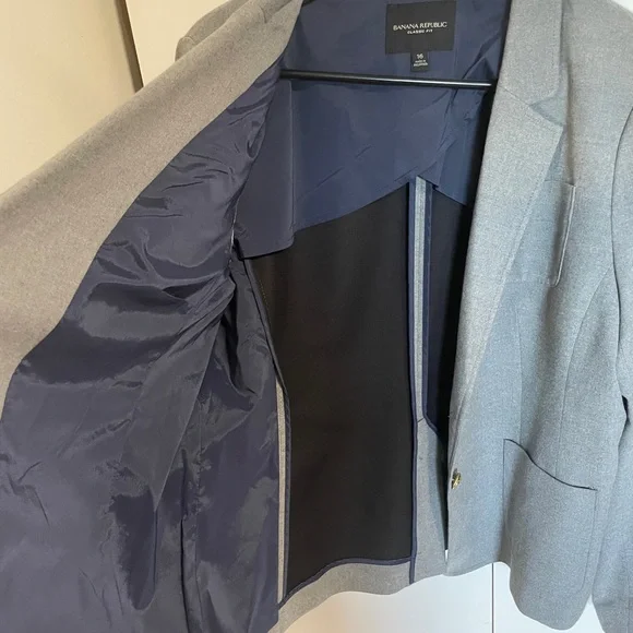 Banana Republic Classic Gray Blazer - Picture 4 of 4